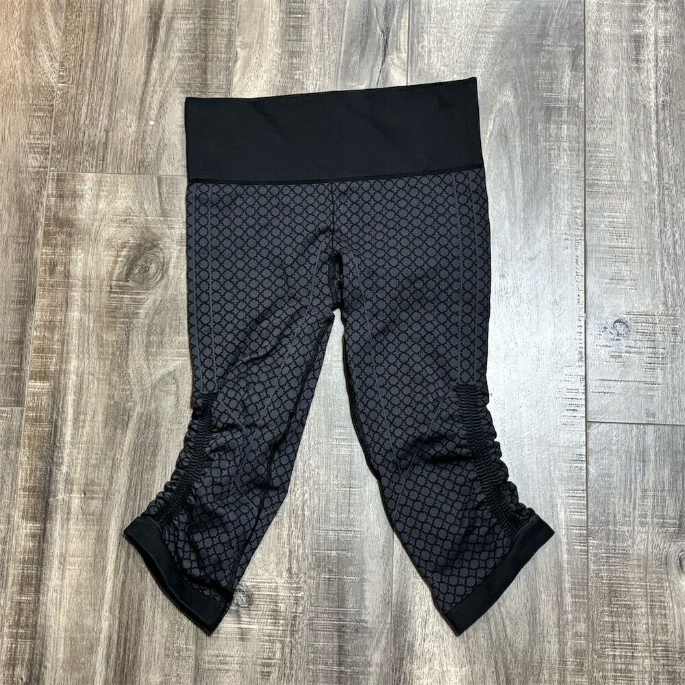 Lululemon Women's Gray‎ High-Rise Cropped Leggings Size M